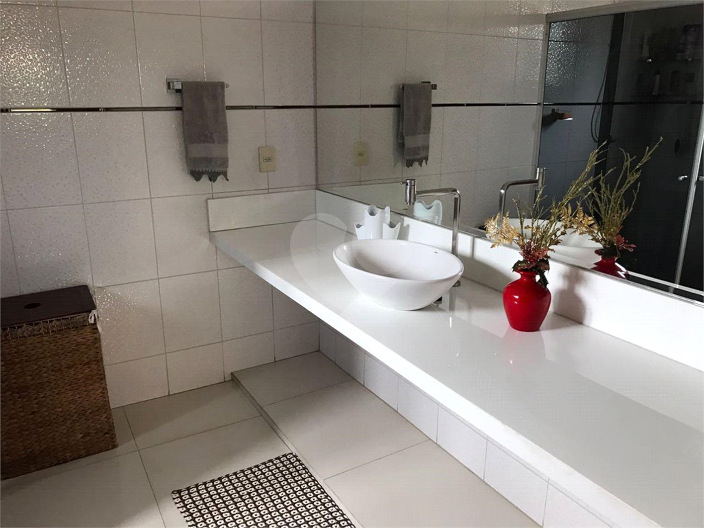 Sobrado à venda com 3 quartos, sendo 2 suítes, em Jardim Tropical, Cuiabá, MT
