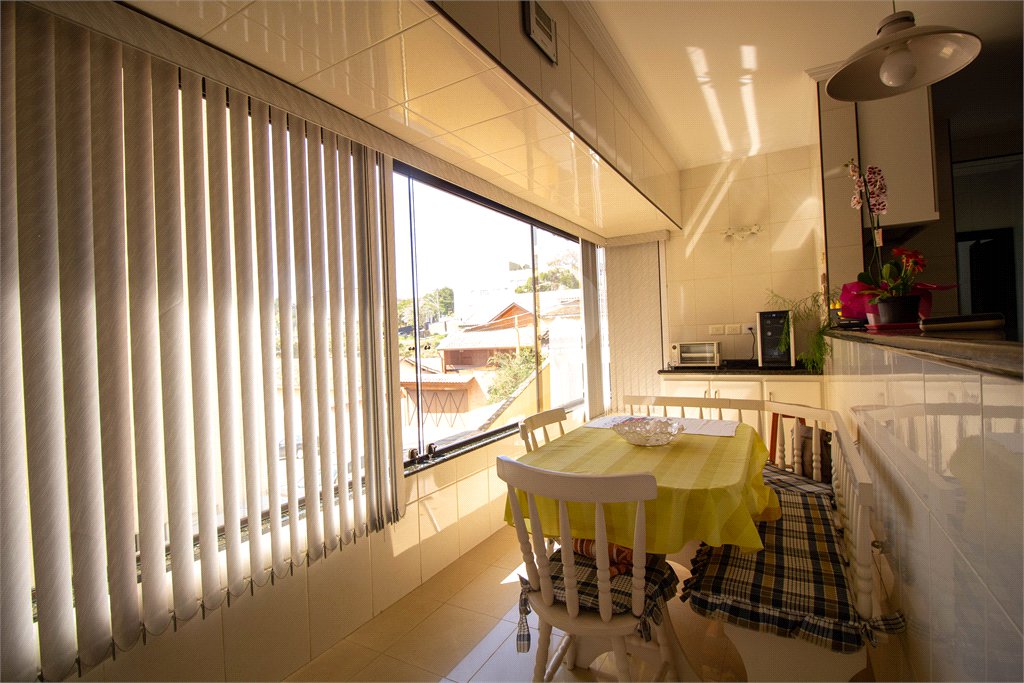 Sobrado à venda com 5 quartos, sendo 3 suítes, no Centro, São Roque, SP