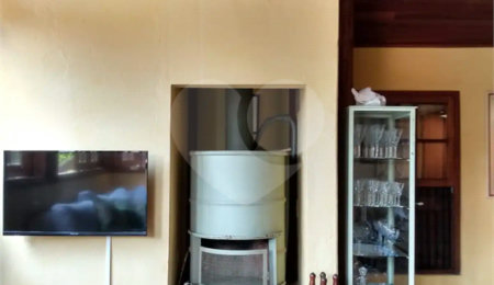 Casa à venda com 3 quartos, sendo 1 suíte, no Centro, São Roque, SP