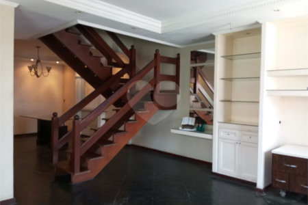 Casa à venda com 3 quartos, sendo 1 suíte, em Vila Nivi, São Paulo, SP