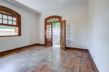 Casa à venda com 5 quartos, sendo 3 suítes, em Alto da Boa Vista, São Paulo, SP