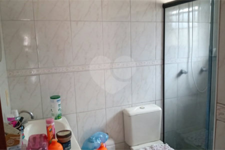 Casa à venda com 4 quartos, sendo 2 suítes,  em Jardim Terezópolis, Guarulhos, SP