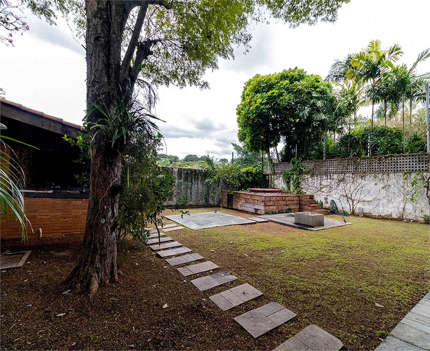 Casa à venda com 3 quartos, sendo 2 suítes,  em Alto de Pinheiros, São Paulo, SP