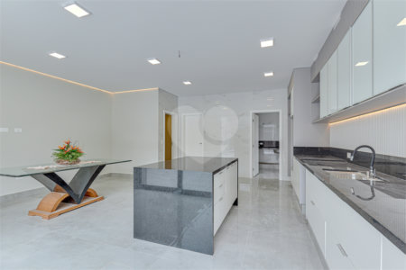 Casa à venda com 4 suítes no condomínio Carmen, São Paulo - SP