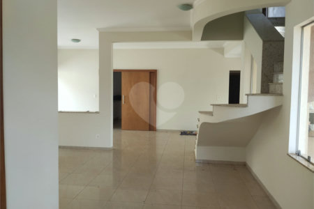 Sobrado à venda com 4 quartos, sendo 3 suítes, em Altos do Jaraguá, Araraquara, SP