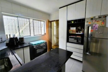 Sobrado à venda com 3 quartos, sendo 1 suíte, em Jardim Centenário, São Paulo, SP