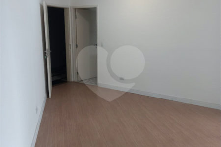 Apartamento à venda com 3 quartos, sendo 1 suíte,  em Vila Olímpia, São Paulo, SP