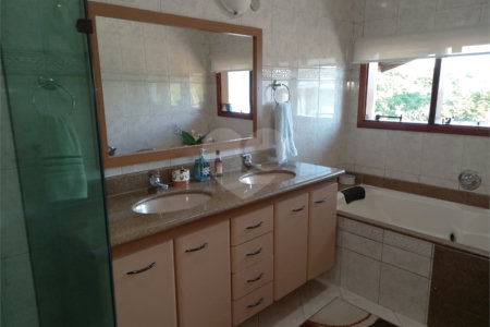 Casa à venda com 4 quartos, sendo 1 suíte, no condomínio Vale do Itamaracá, Valinhos - SP