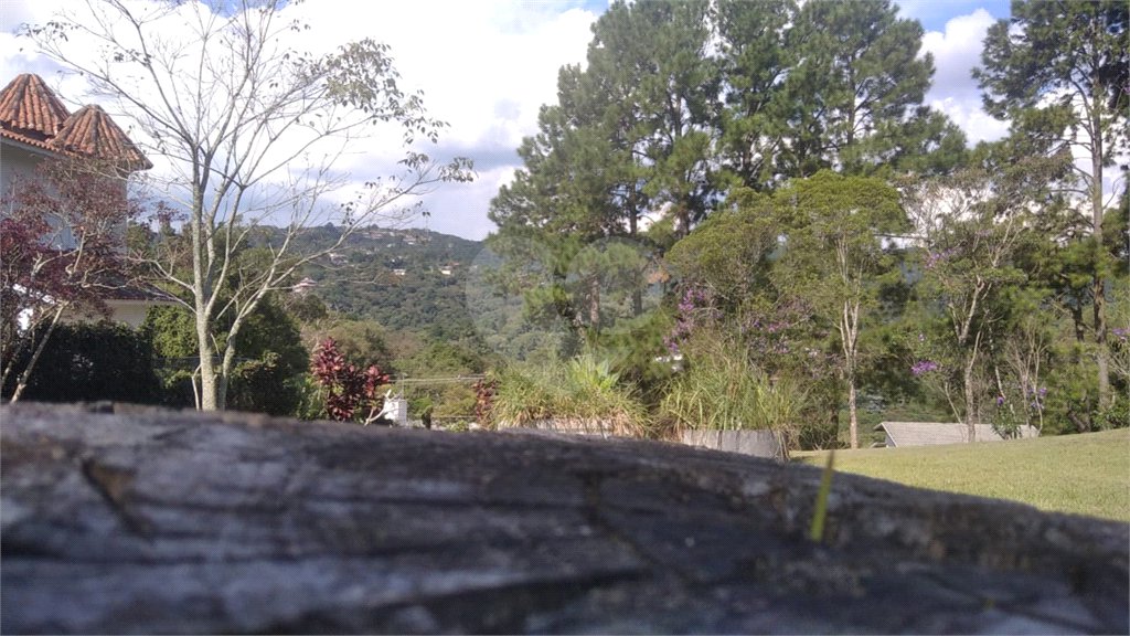 Casa à venda com 5 quartos, sendo 3 suítes, no condomínio Alpes da Cantareira, Mairiporã - SP