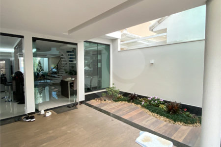 Casa à venda com 4 quartos, sendo 2 suítes, no condomínio Golden Village, Rio de Janeiro - RJ