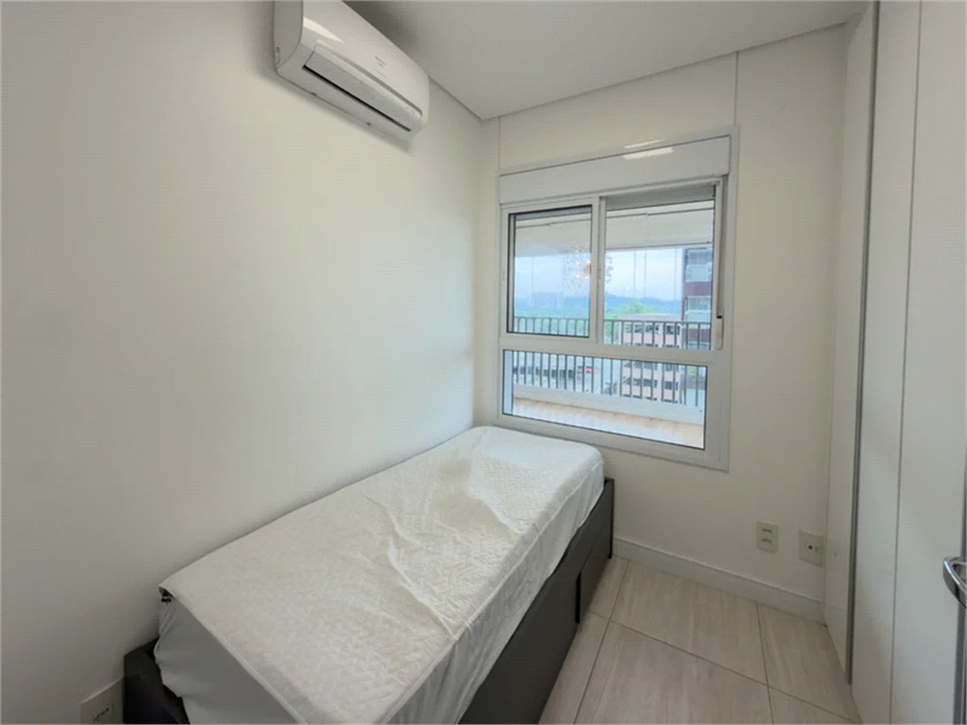 Apartamento à venda com 4 quartos, sendo 2 suítes, em Pinheiros, São Paulo, SP
