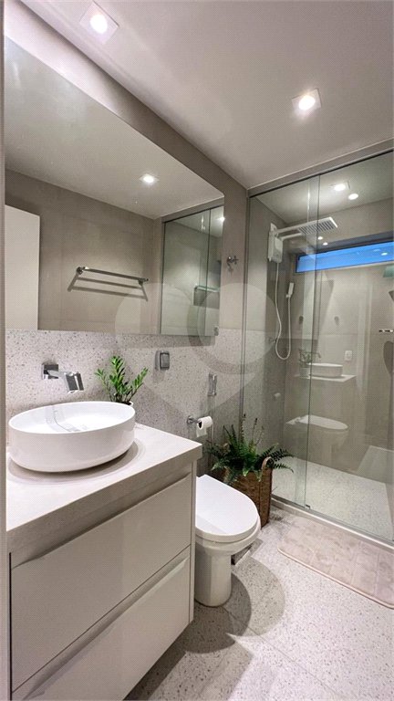 Apartamento à venda com 3 quartos, sendo 1 suíte, em Pitangueiras, Guarujá, SP