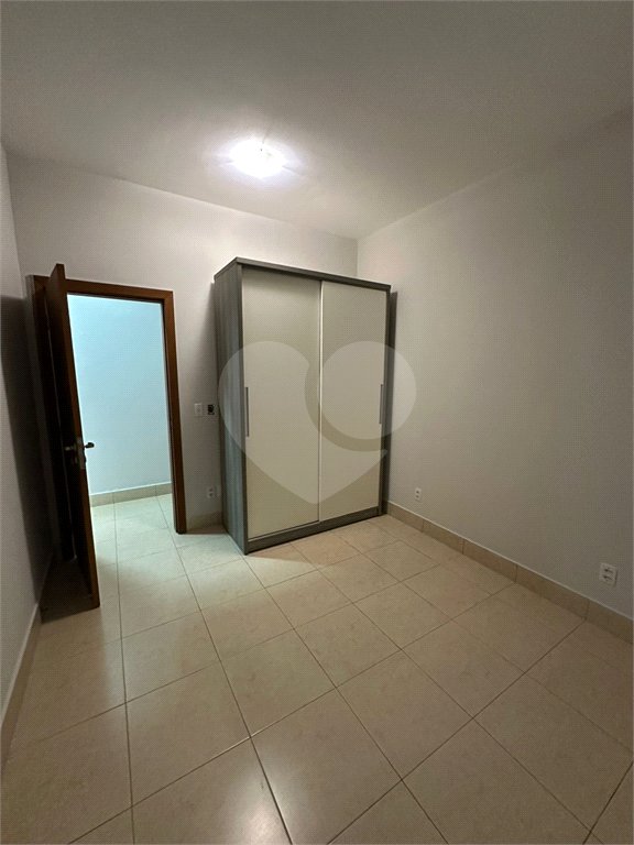 Casa à venda com 3 quartos, sendo 1 suíte, em Jardim Santa Marta, Cuiabá, MT