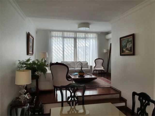 Sobrado à venda com 4 quartos, sendo 2 suítes,  em Alto da Boa Vista, São Paulo, SP