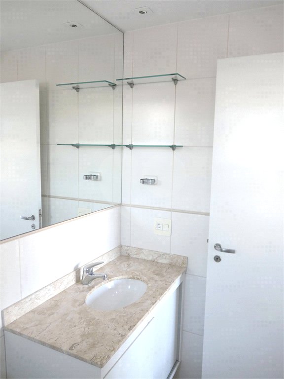Apartamento para alugar com 3 quartos, sendo 1 suíte, em Vila Olímpia, São Paulo, SP