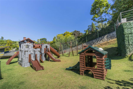 Casa à venda com 5 suítes no condomínio Vale da Santa Fé, Vinhedo - SP