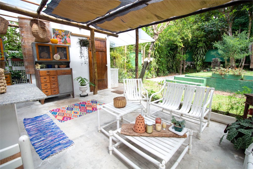 Chácara à venda com 5 quartos, sendo 4 suítes, no Centro (canguera), São Roque, SP