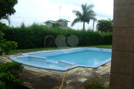 Casa à venda com 3 quartos, sendo 1 suíte, no condomínio Estância Marambaia, Vinhedo - SP