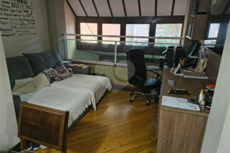 Casa à venda com 3 quartos, sendo 1 suíte, em Mirandópolis, São Paulo, SP