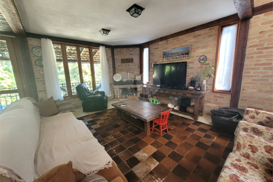 Casa à venda com 3 quartos, sendo 1 suíte,  no condomínio Residencial Bosque da Serra, Mairiporã - SP