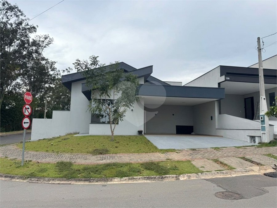 Casa à venda com 3 quartos, sendo 1 suíte, no condomínio Jardim Laguna, Indaiatuba - SP
