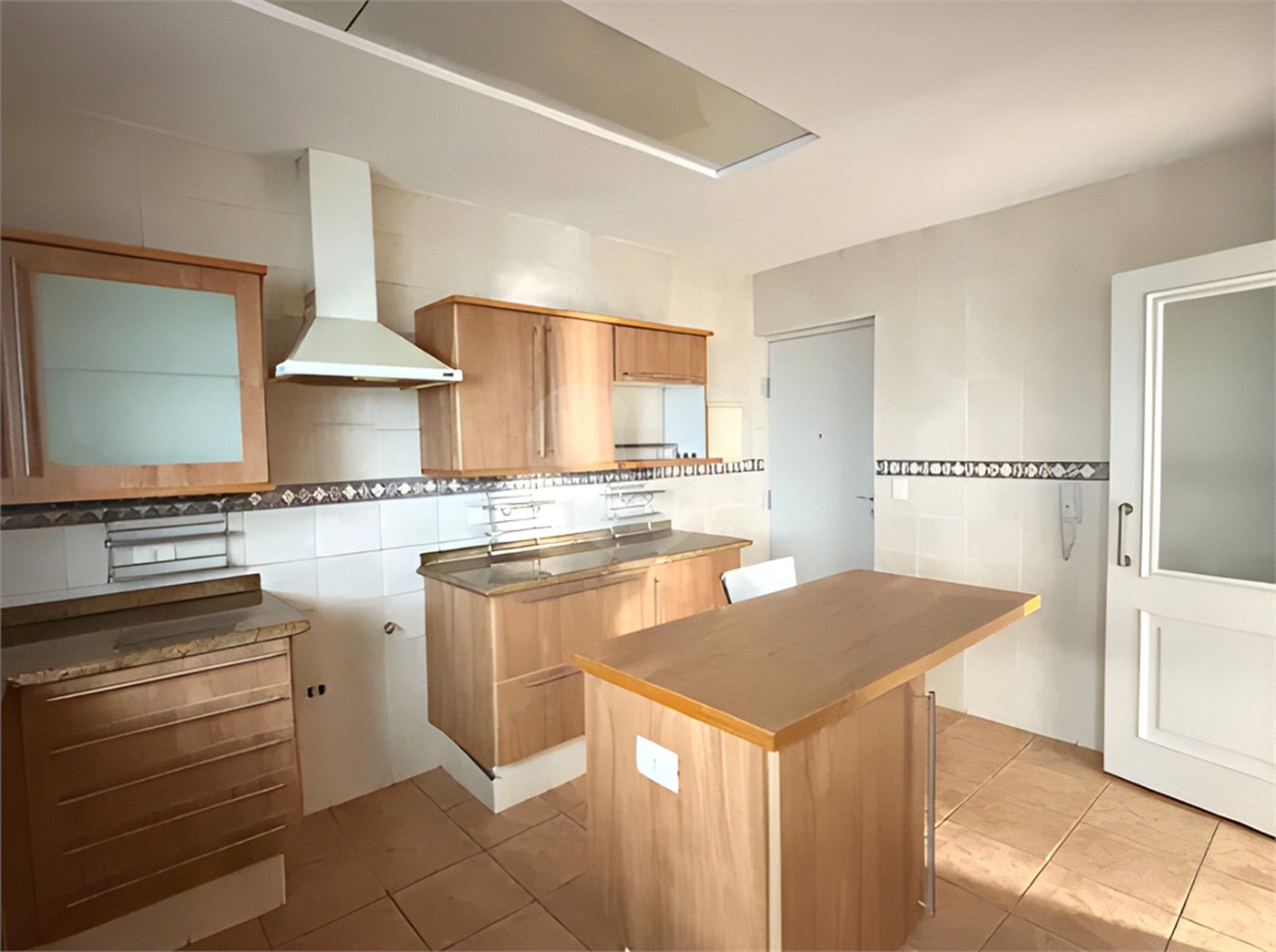 Apartamento à venda com 3 quartos, sendo 1 suíte, em Cerqueira César, São Paulo, SP