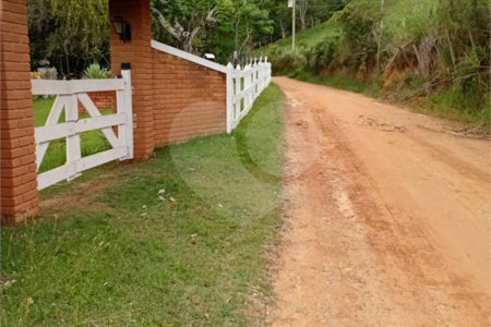 Sítio à venda com 2 quartos em Área Rural de Lagoinha, Lagoinha, SP