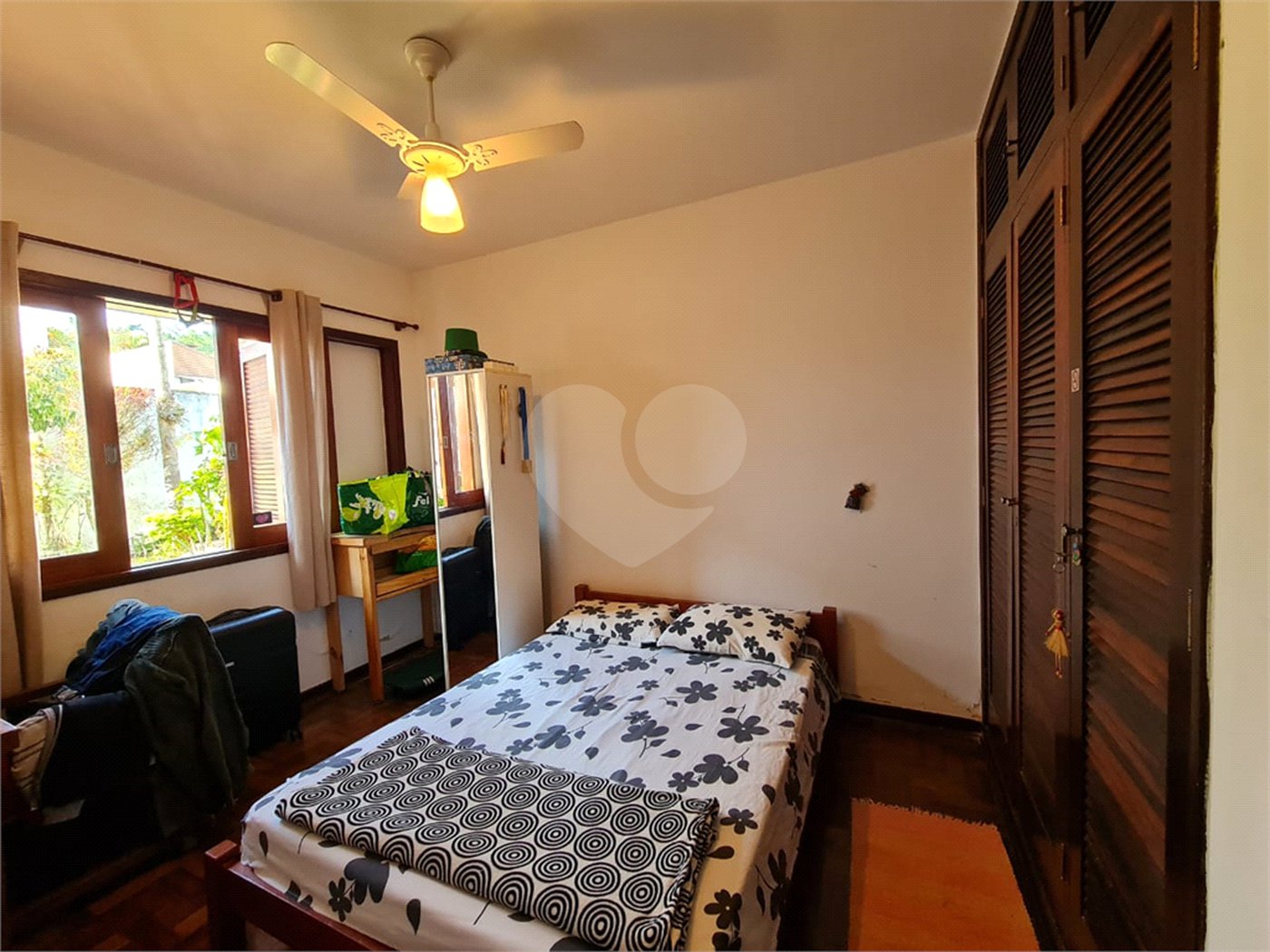 Casa à venda com 3 quartos, sendo 1 suíte, em Interlagos, São Paulo, SP