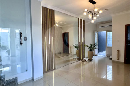 Sobrado à venda com 4 suítes em Jardim Shangri-lá, Cuiabá, MT
