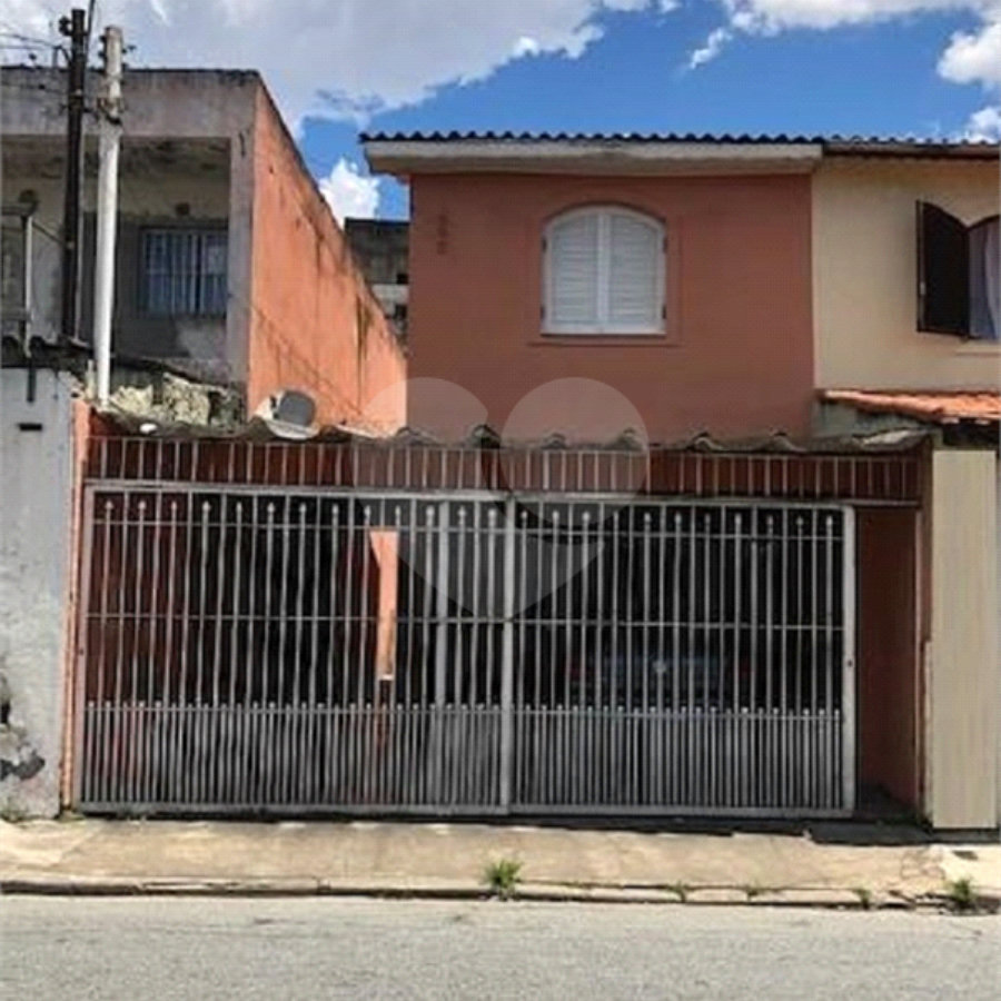Sobrado à venda com 2 quartos em Vila Vitório Mazzei, São Paulo, SP