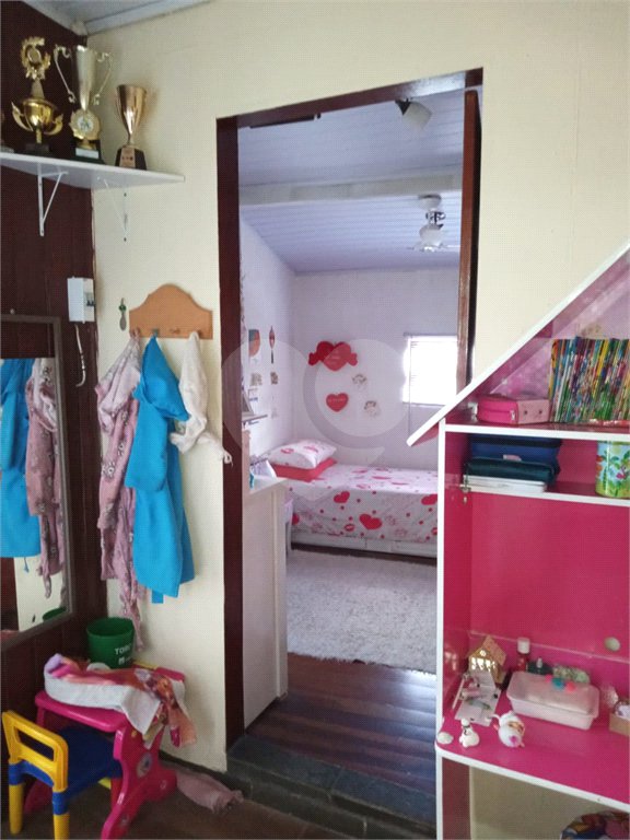 Sobrado à venda com 3 quartos, sendo 1 suíte,  em Vila Caputera, Mogi das Cruzes, SP