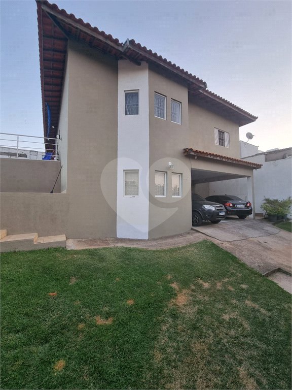 Casa à venda com 3 quartos, sendo 1 suíte, em Vila Capuava, Valinhos, SP