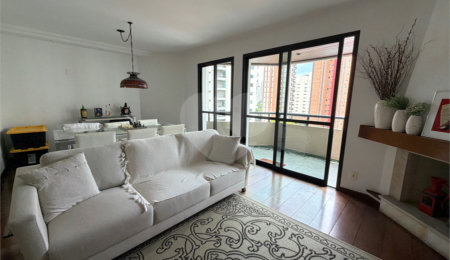 Apartamento à venda com 3 suítes em Moema, São Paulo, SP