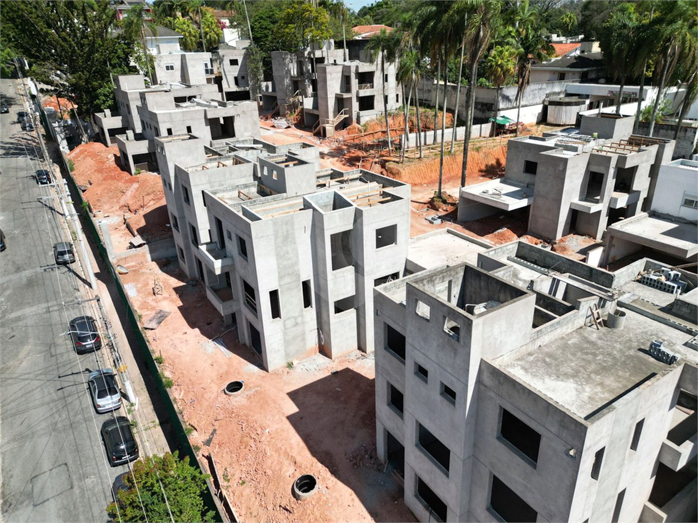 Casa à venda com 4 quartos, sendo 2 suítes, no condomínio Residencial Floresta, São Paulo - SP