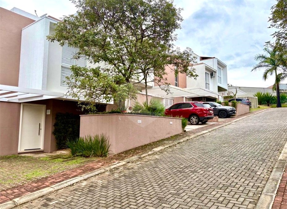 Casa à venda com 3 quartos, sendo 1 suíte, no condomínio Residencial Rio Preto Village, Atibaia - SP