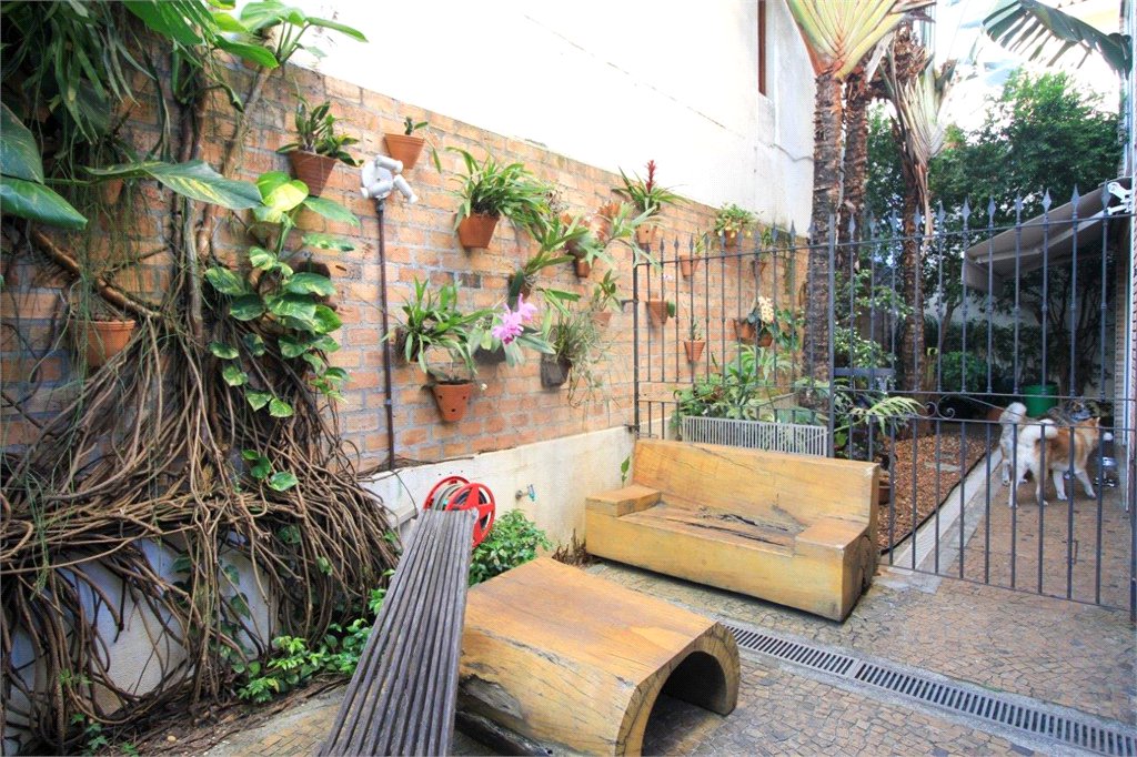 Casa à venda ou para alugar com 5 quartos, sendo 3 suítes, em Vila Madalena, São Paulo, SP