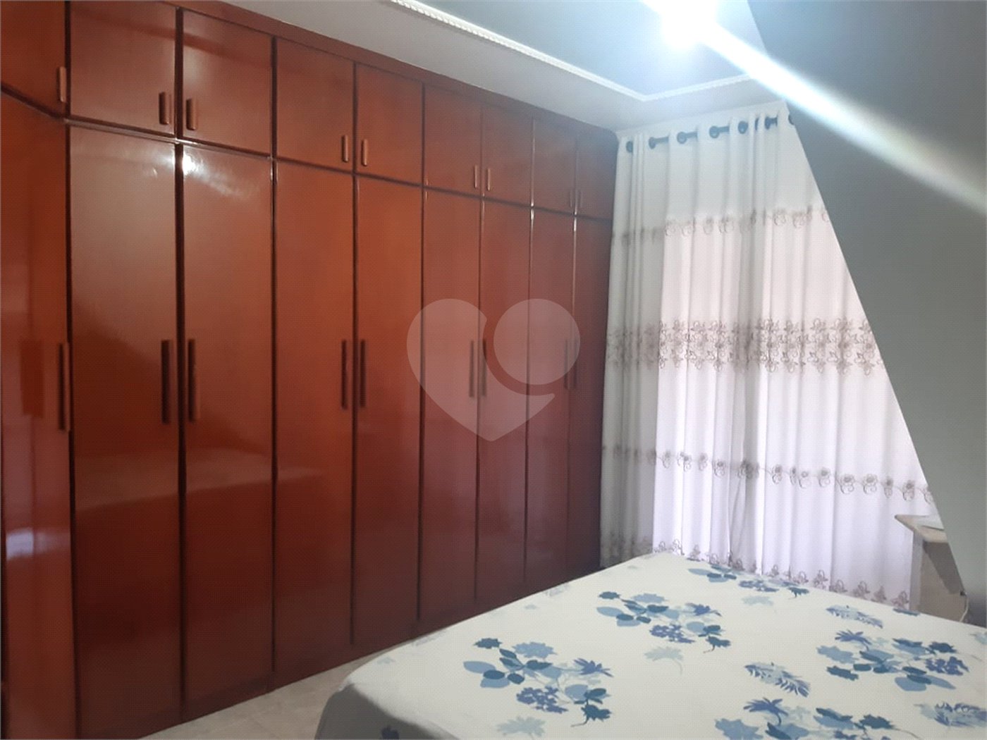 Sobrado à venda com 5 quartos, sendo 3 suítes, em Horto, São Paulo, SP