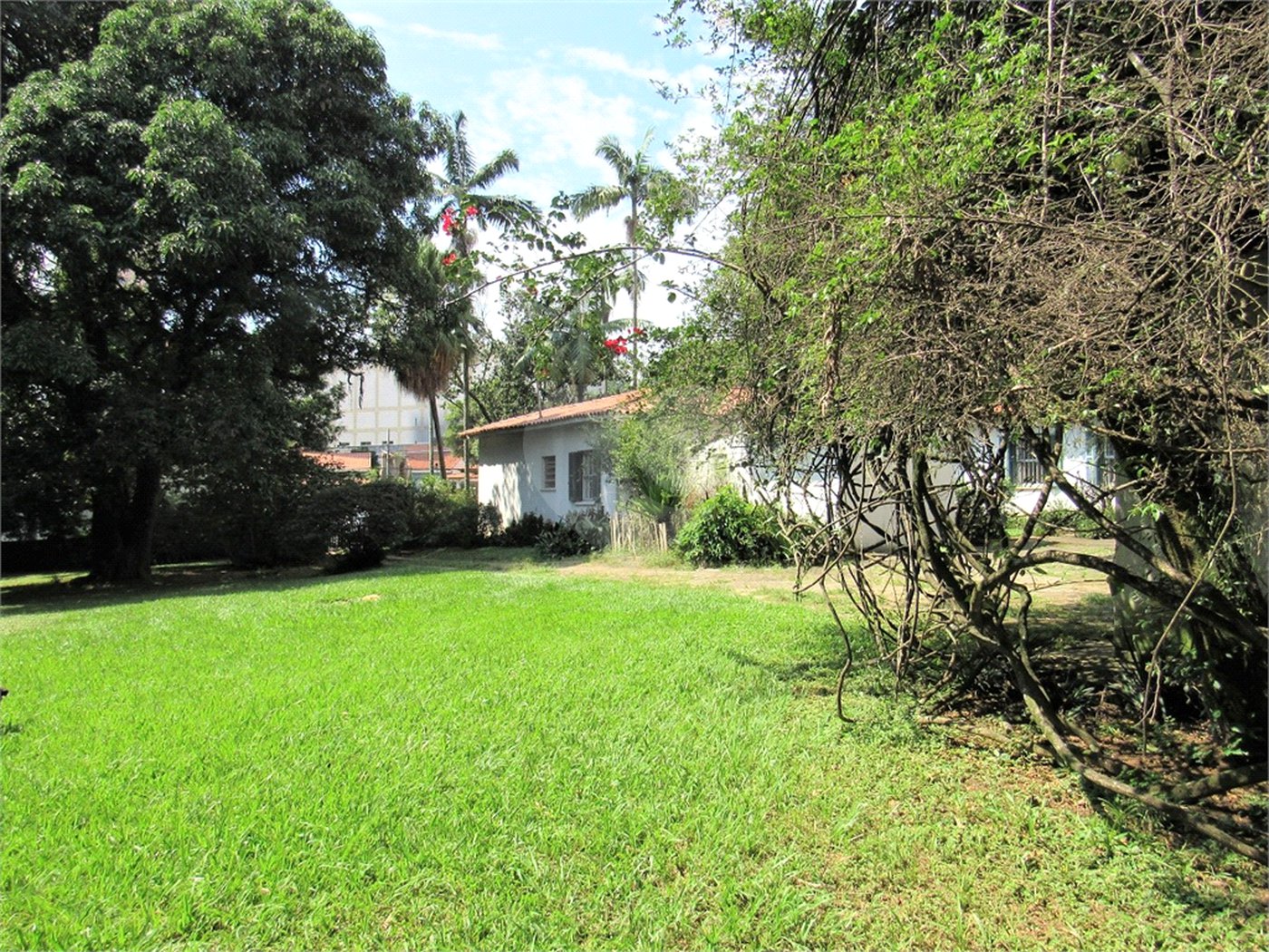 Terreno à venda com 1 quarto, sendo 3 suítes, em Granja Julieta, São Paulo, SP