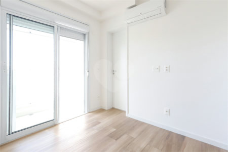 Apartamento à venda com 3 suítes em Vila Anastácio, São Paulo, SP
