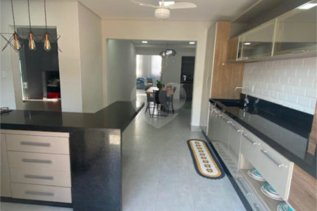 Casa à venda com 3 suítes no condomínio Campos do Conde I, Paulínia - SP
