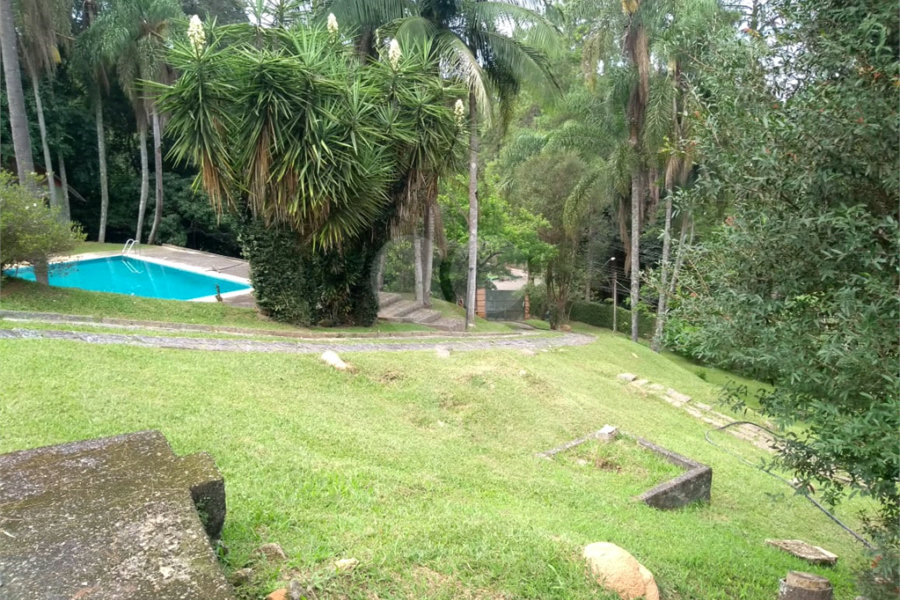 Casa à venda com 3 quartos, sendo 1 suíte, no condomínio Cinco Lagos, Mairiporã - SP