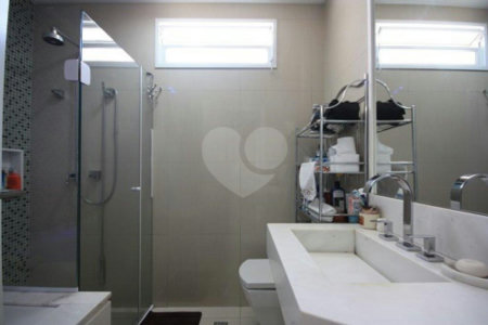 Casa à venda com 4 quartos, sendo 2 suítes, no condomínio Melbourne Residence, São Paulo - SP