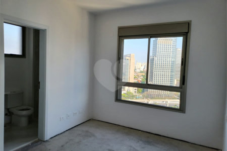 Apartamento à venda com 4 suítes em Real Parque, São Paulo, SP