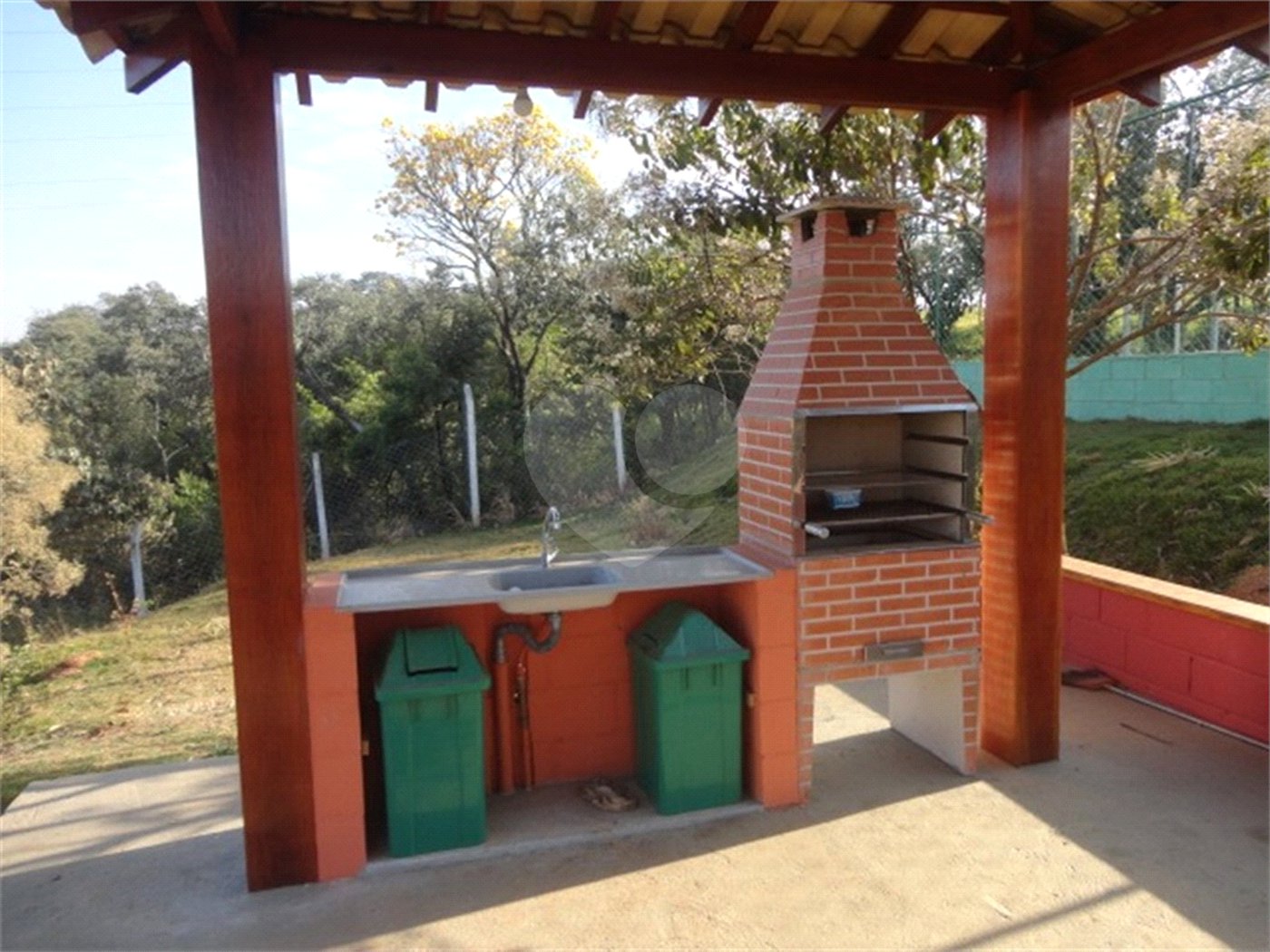 Terreno à venda com 1 suíte no condomínio Bosque dos Cambarás, Valinhos - SP