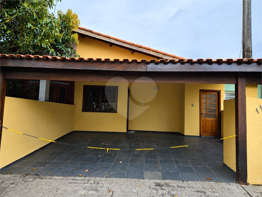 Casa à venda com 3 quartos, sendo 1 suíte, no condomínio Parque das Árvores, Sorocaba - SP