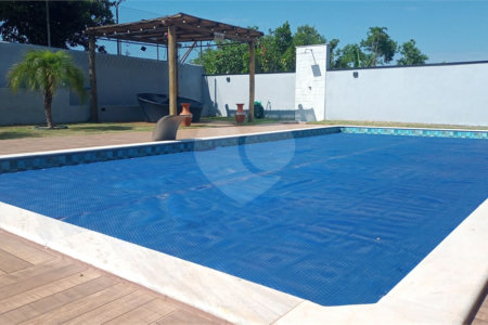 Casa à venda com 3 quartos, sendo 1 suíte,  no condomínio Village da Serra, Araçoiaba da Serra - SP