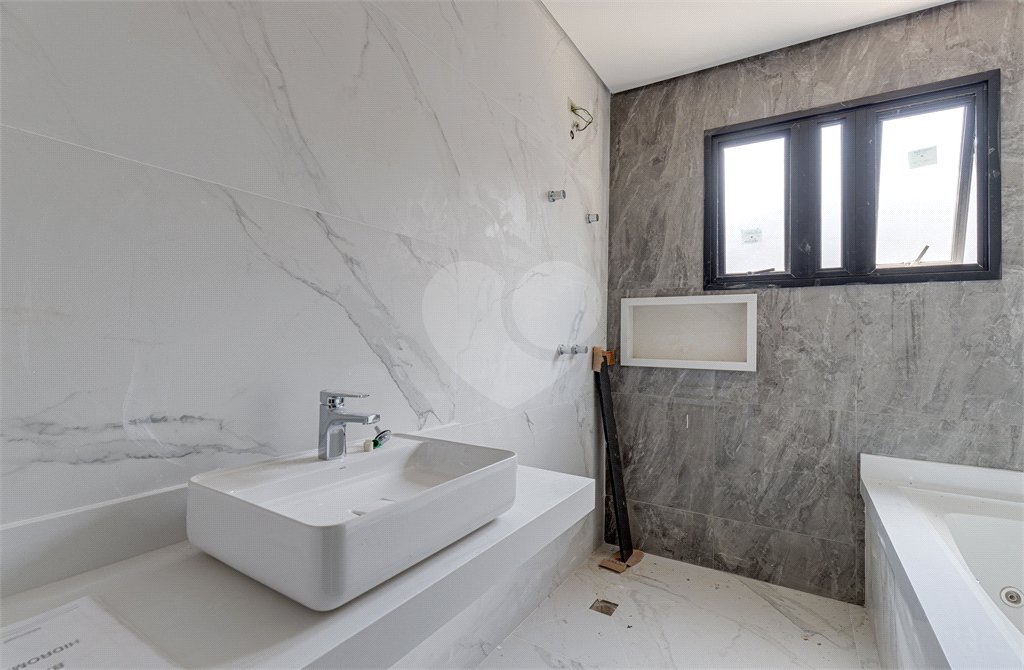 Casa à venda com 4 suítes no condomínio Reserva Robélia, São Paulo - SP