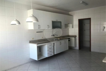 Casa à venda com 4 suítes no condomínio Vila das Emboabas, São Paulo - SP