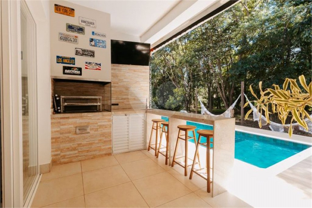 Casa à venda com 5 quartos, sendo 4 suítes, no condomínio Figueira Garden, Atibaia - SP