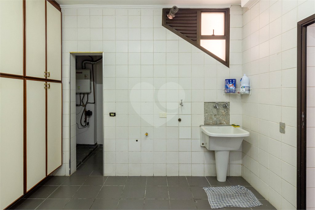 Casa à venda com 4 quartos, sendo 3 suítes,  no condomínio Vila das Flores, São Paulo - SP